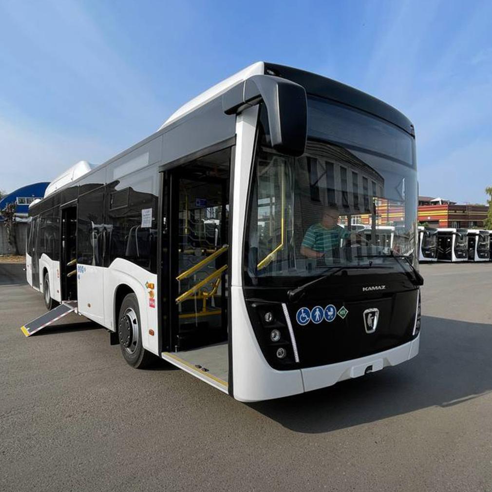 КАМАЗ выполнил контракт на поставку газовых автобусов в Киров