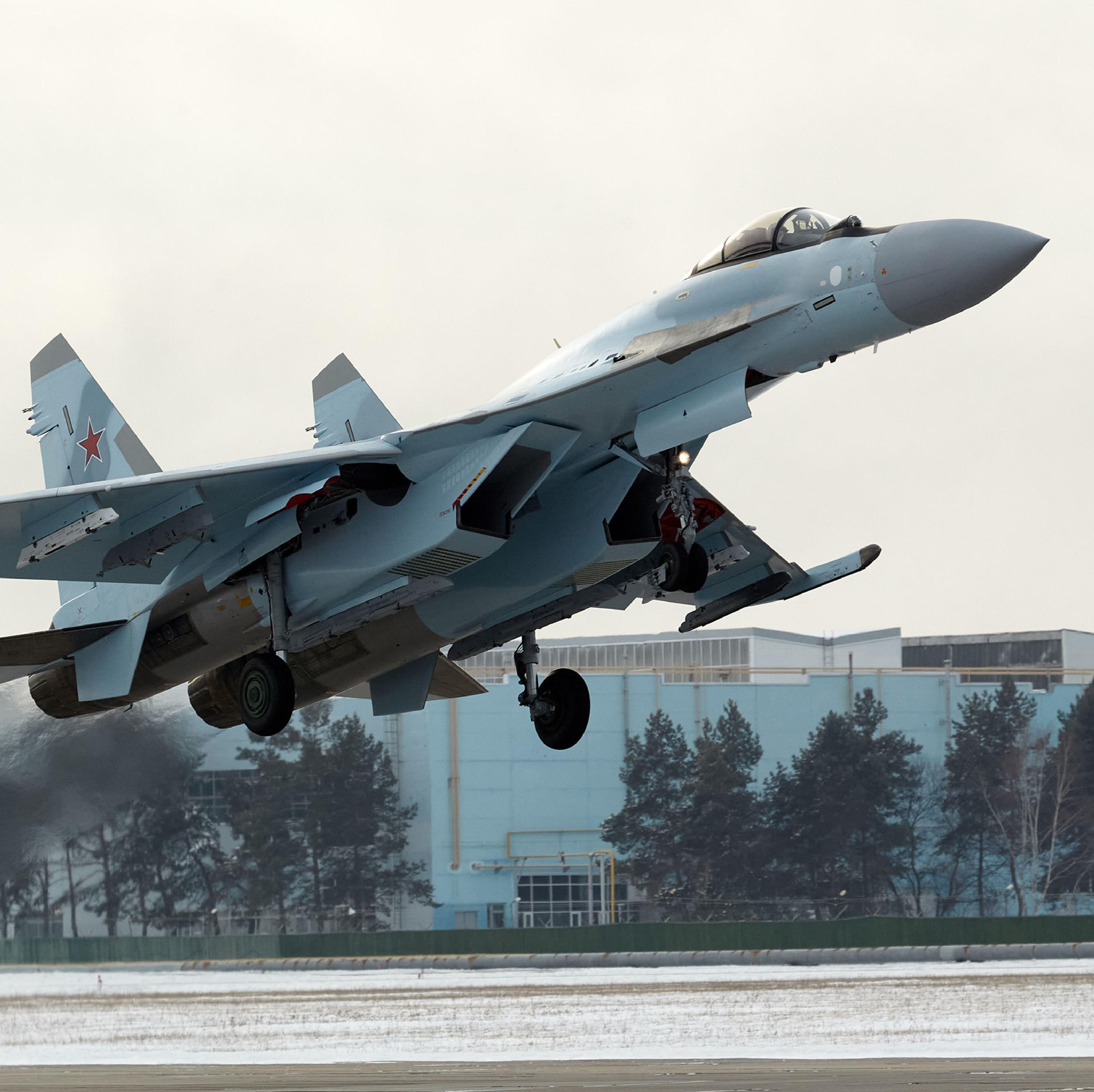 Ростех передал ВКС России новые самолеты Су-35С