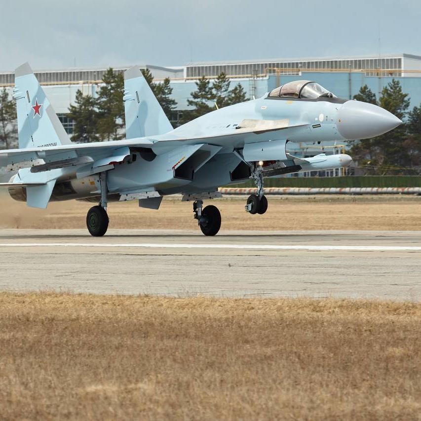 ОАК поставила Минобороны России новые самолеты Су-35С