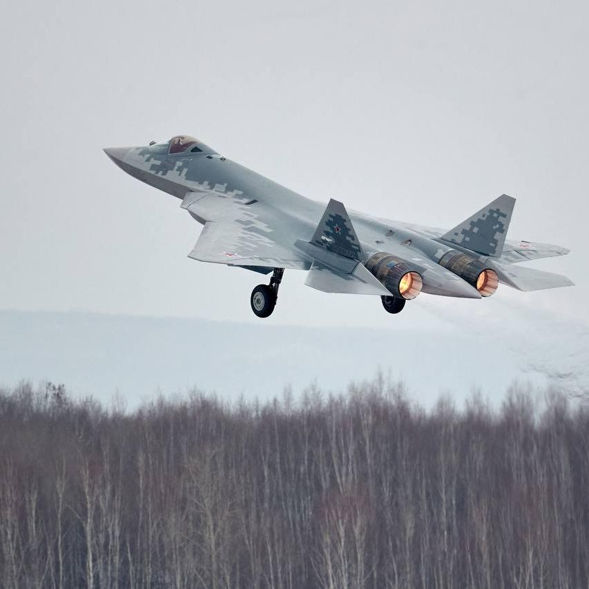 ОАК передала Минобороны России партию серийных истребителей Су-57