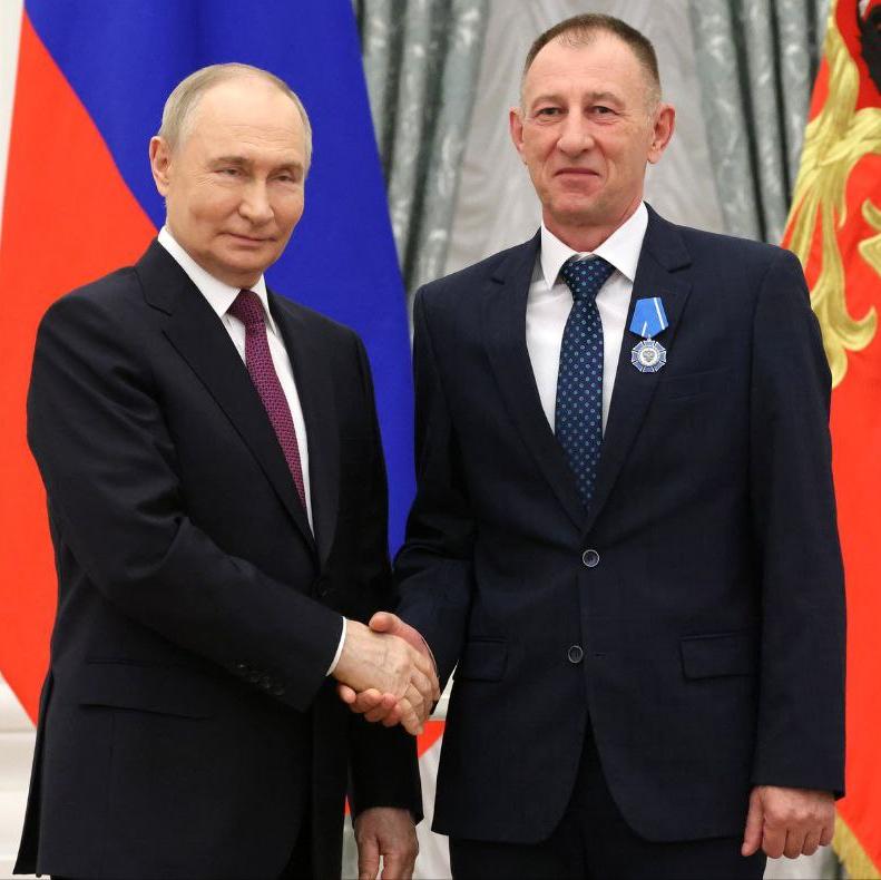 Владимир Путин наградил водителя-испытателя танков Уралвагонзавода орденом Почета